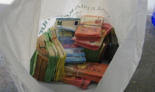 Граничари на ГКПП Калотина хванаха заподозрян за извършване на банков обир Той пренасял